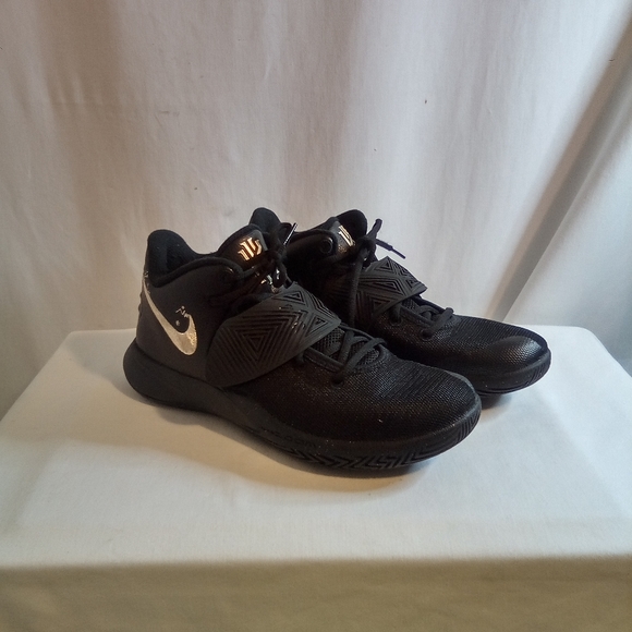 Nike Kyrie Flytrap 3 Black Metallic Gold Men's shoes size 8.5 BQ3060 008 - Picture 2 of 12